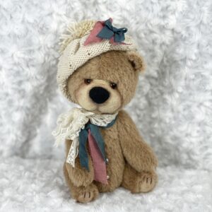Amie Artist Bear -min