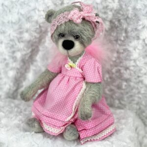 Lola Artist Bear-min